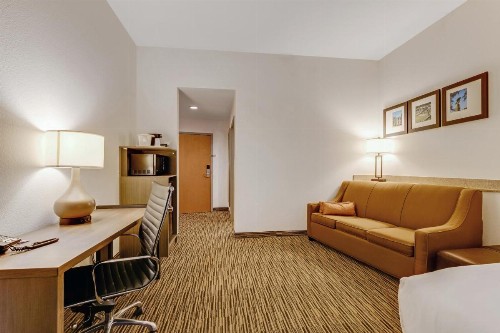 Comfort Suites Murfreesboro - image 22