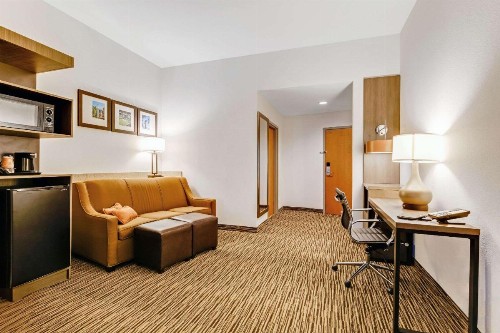 Comfort Suites Murfreesboro - image 24