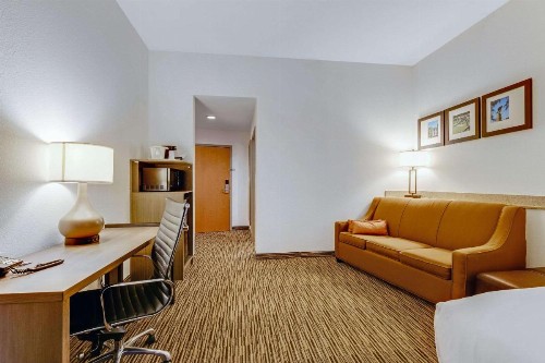 Comfort Suites Murfreesboro - image 40