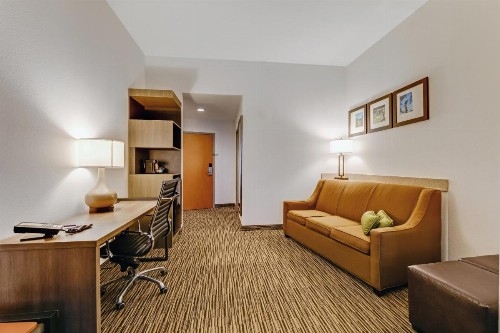 Comfort Suites Murfreesboro - image 43