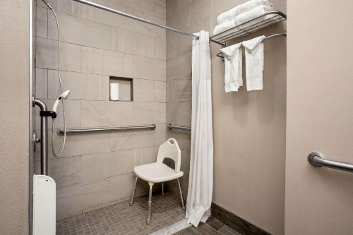 Days Inn & Suites by Wyndham Murfreesboro - image 3