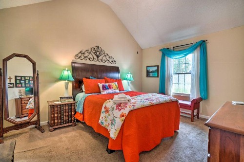 Enchanting Murfreesboro Cottage with Garden! - image 11