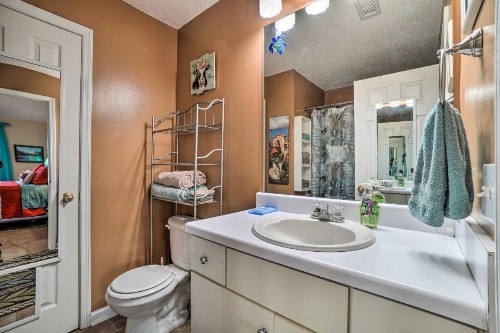 Enchanting Murfreesboro Cottage with Garden! - image 12