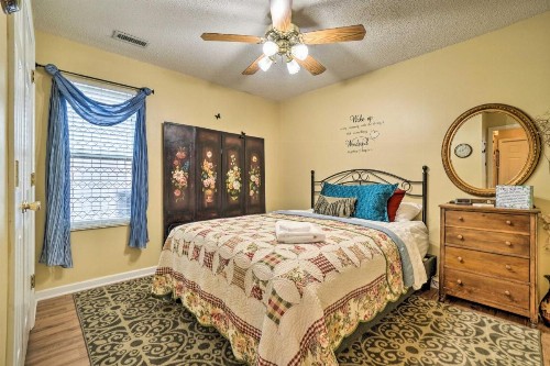 Enchanting Murfreesboro Cottage with Garden! - image 14