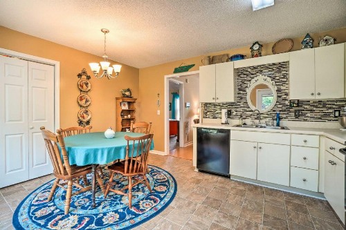 Enchanting Murfreesboro Cottage with Garden! - image 8