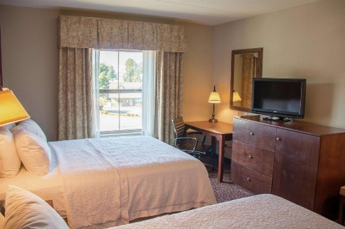Hampton Inn Murphy - image 18