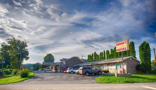 Sunset Motel - image 1