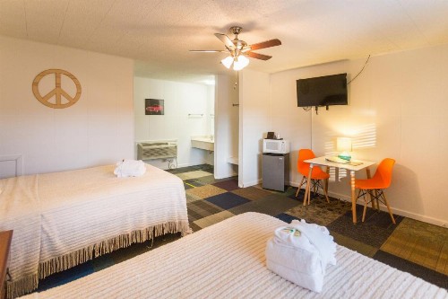 Sunset Motel - image 18