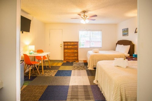Sunset Motel - image 49