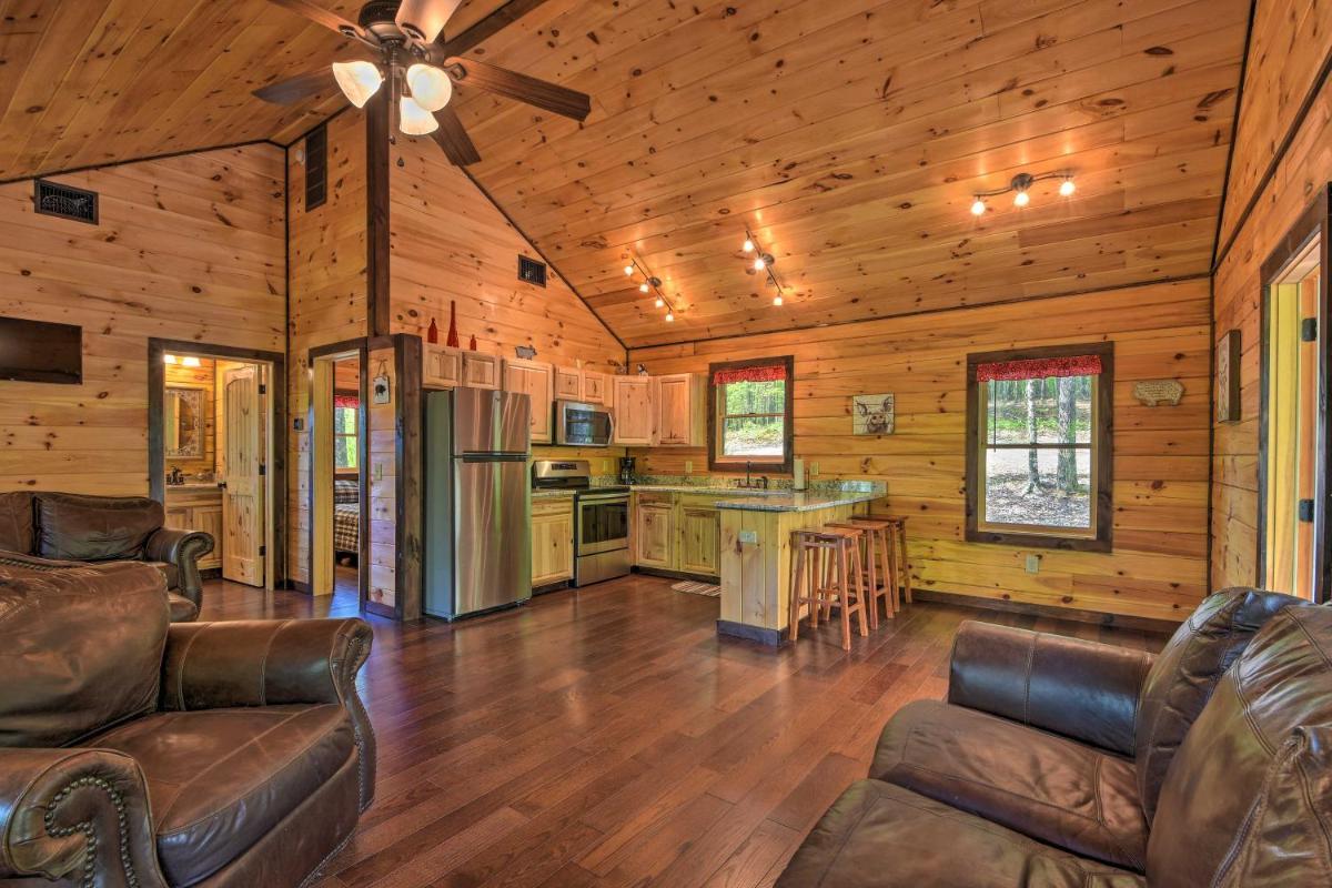 Cozy Log Cabin with Private Deck 8 Mi to Murphy - image 7