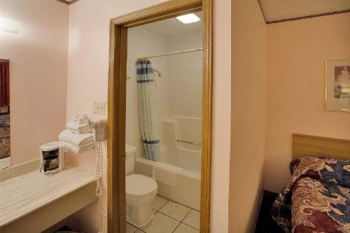 Americas Best Value Inn Murphysboro Carbondale - image 12