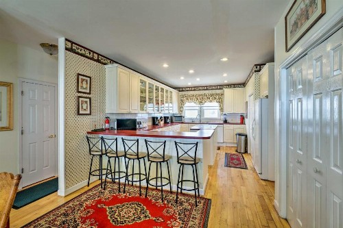 Oceanfront 'Lee Cottage' - 4 Miles to Marsh Walk! - image 2