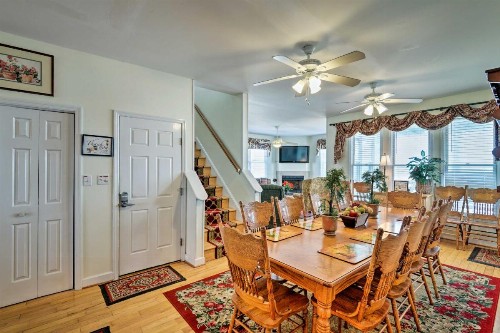 Oceanfront 'Lee Cottage' - 4 Miles to Marsh Walk! - image 4