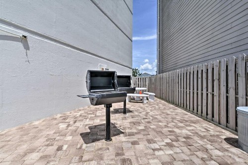 Family-Friendly Garden City Beach Getaway! - image 8