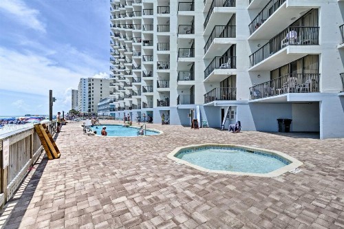 Family-Friendly Garden City Beach Getaway! - image 9