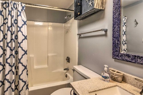 Beach Lovers Haven Oceanfront Condo with Pool - image 1