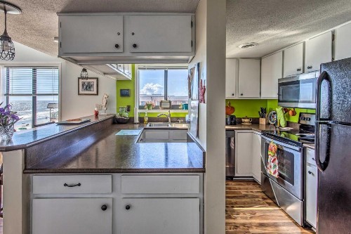 Beach Lovers Haven Oceanfront Condo with Pool - image 10