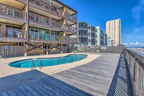 Beach Lovers Haven Oceanfront Condo with Pool - image 8