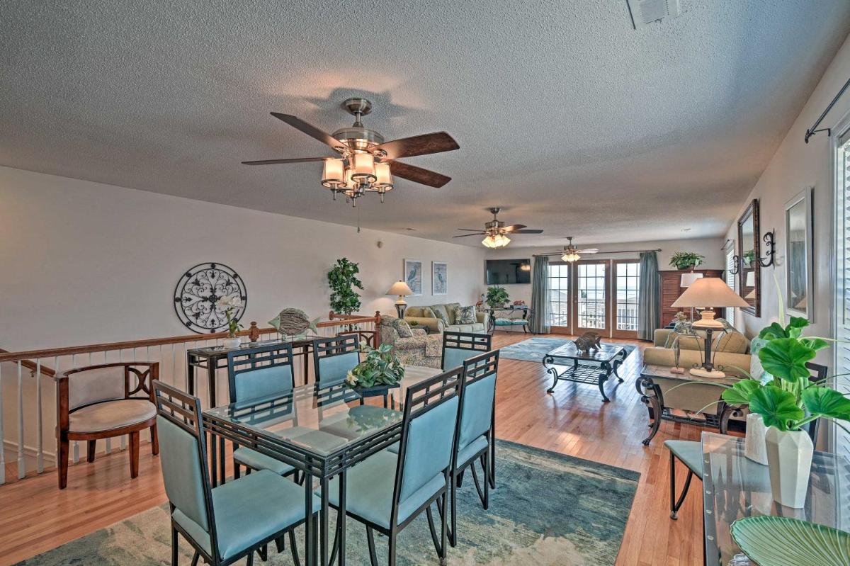 Spacious Home with 3 Decks 1 Block to Beach! - image 6
