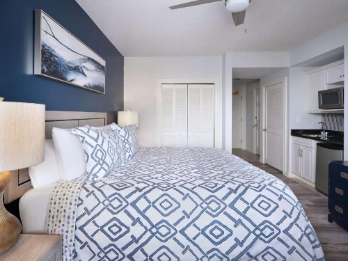 Royale Palms Condominiums - image 38