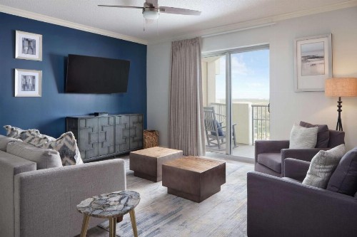 Royale Palms Condominiums - image 9