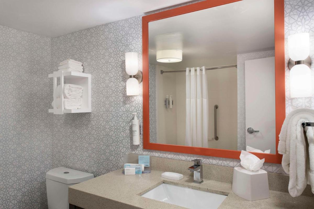 Hampton Inn Northwood - image 3