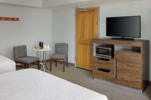 Hampton Inn & Suites Myrtle Beach Oceanfront - image 40