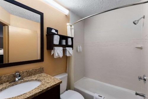Super 8 by Wyndham Myrtle Beach/Market Common Area - image 12