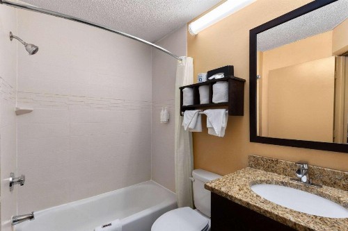 Super 8 by Wyndham Myrtle Beach/Market Common Area - image 14