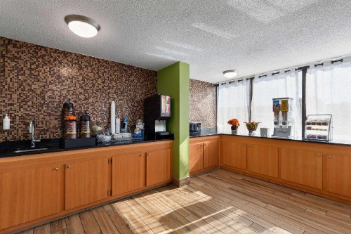 Super 8 by Wyndham Myrtle Beach/Market Common Area - image 17