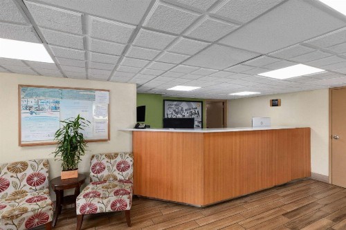 Super 8 by Wyndham Myrtle Beach/Market Common Area - image 6