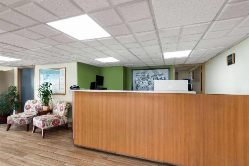 Super 8 by Wyndham Myrtle Beach/Market Common Area - image 7