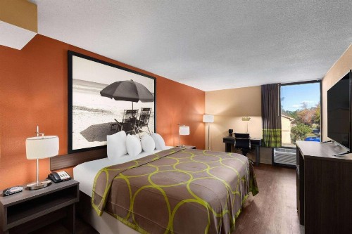 Super 8 by Wyndham Myrtle Beach/Market Common Area - image 8