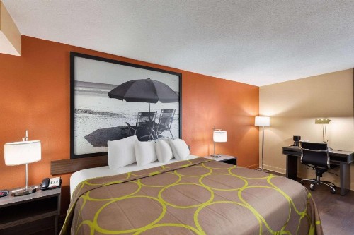 Super 8 by Wyndham Myrtle Beach/Market Common Area - image 9