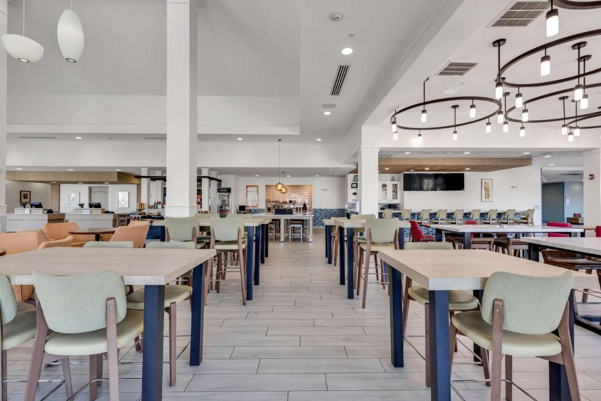 Hilton Garden Inn Myrtle Beach/Coastal Grand Mall - image 3