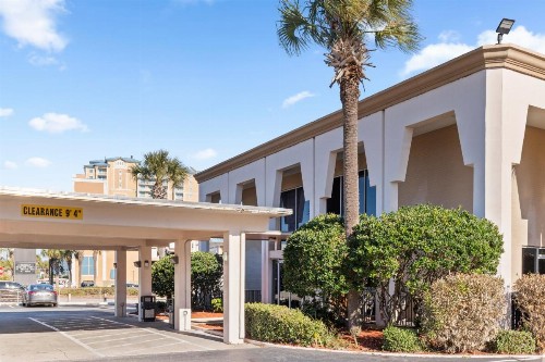 Ocean Crest Inn and Suites - image 10