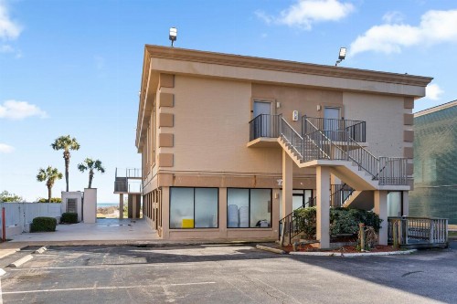 Ocean Crest Inn and Suites - image 2