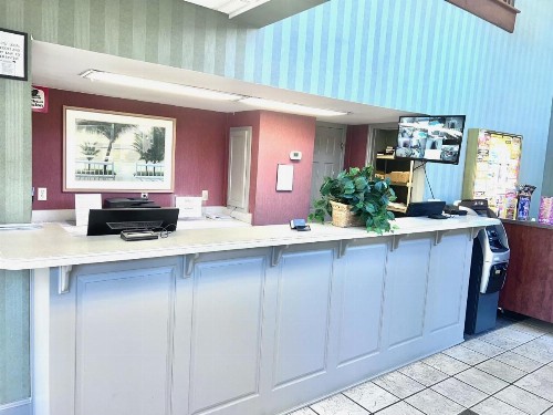 Ocean Crest Inn and Suites - image 6
