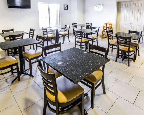 Sleep Inn near Outlets - image 13