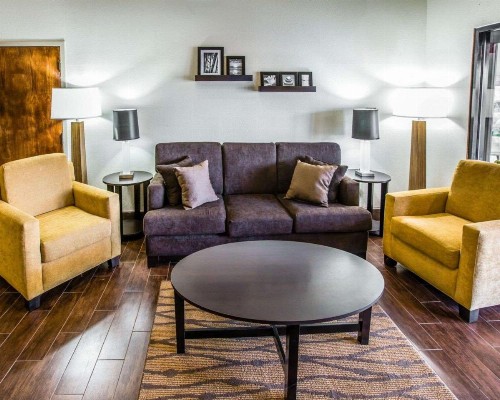 Sleep Inn near Outlets - image 24