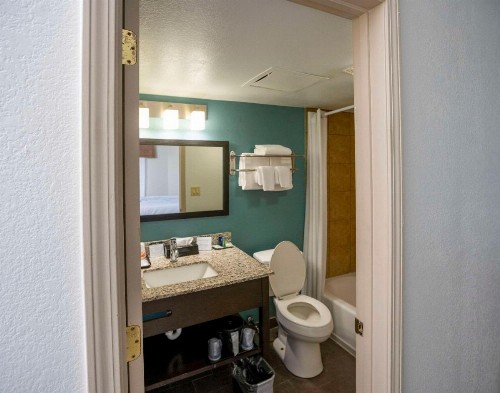 Sleep Inn near Outlets - image 3