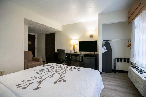 Sleep Inn near Outlets - image 5