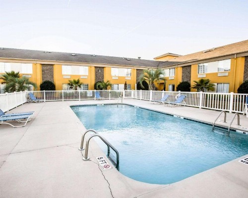 Sleep Inn near Outlets - image 7