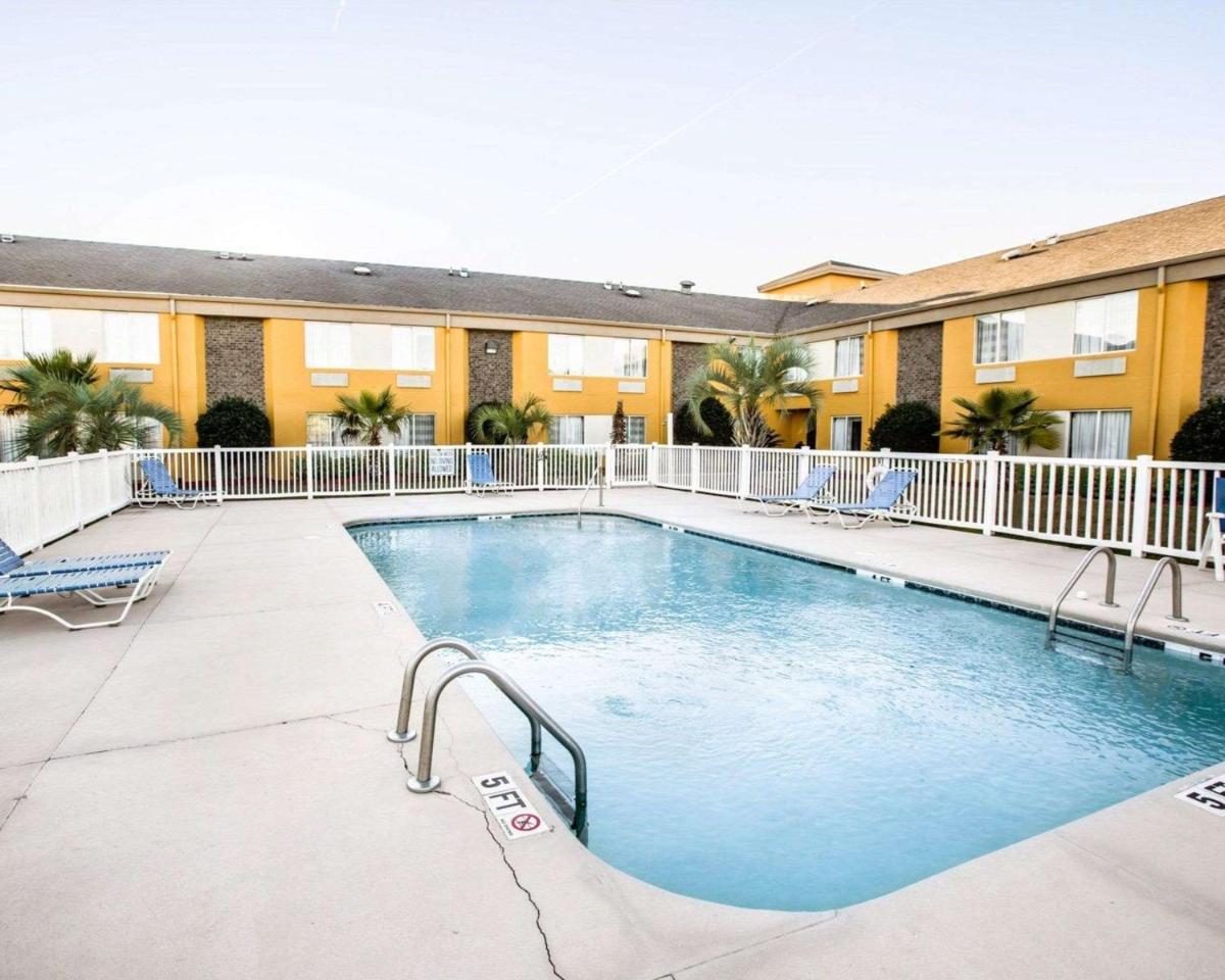 Sleep Inn near Outlets - image 7