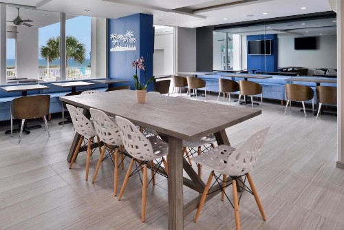 Cabana Shores Hotel - image 16