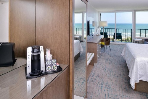 Cabana Shores Hotel - image 18