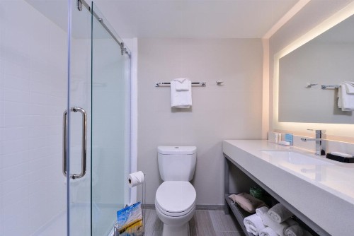 Cabana Shores Hotel - image 2