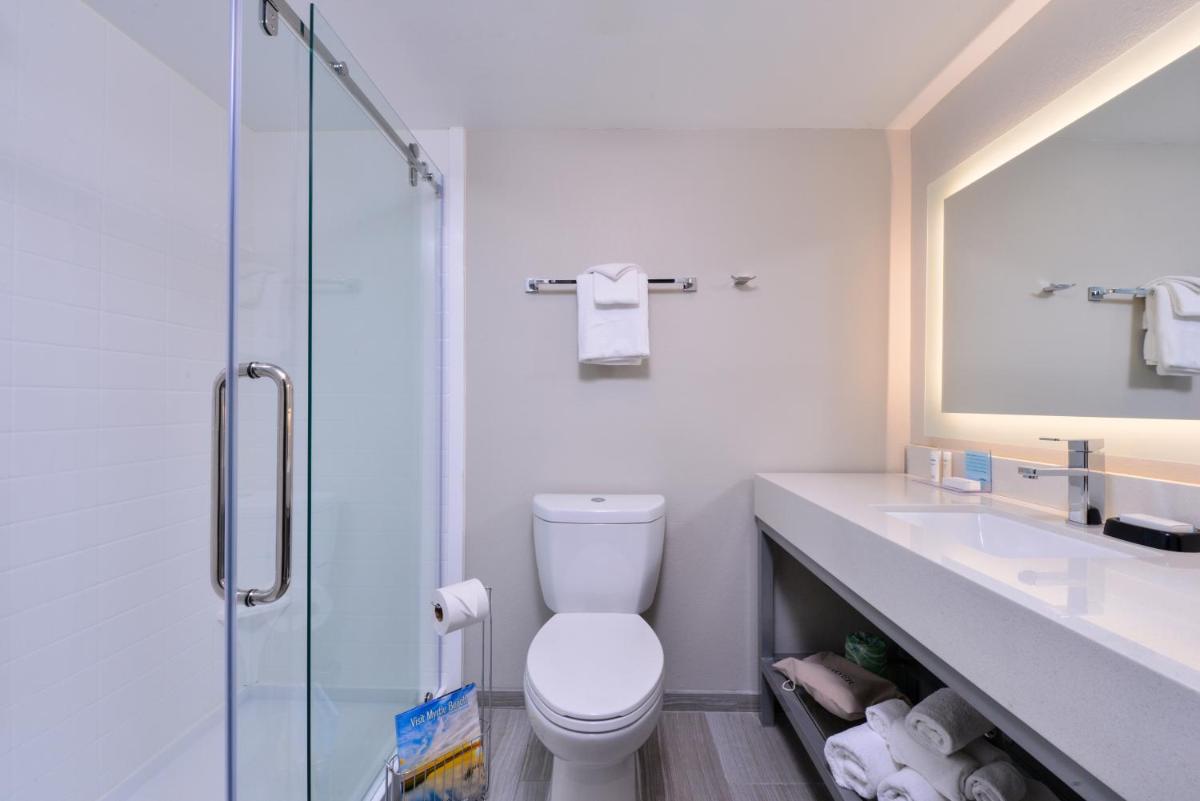 Cabana Shores Hotel - image 2
