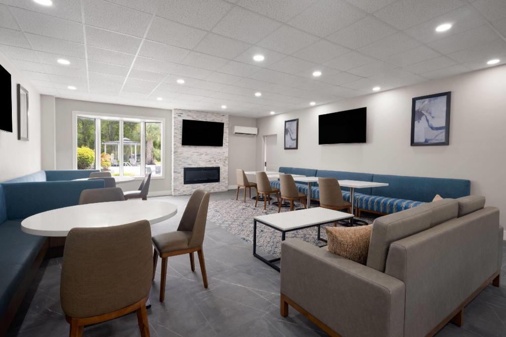 Days Inn by Wyndham Myrtle Beach - main image