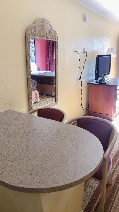 Royal Palace Inn and Suites Myrtle Beach Ocean Blvd - image 21